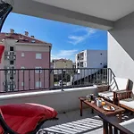 Cliffside Breeze Apartmán *