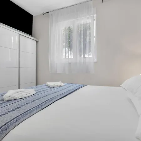 Cliffside Breeze Apartament