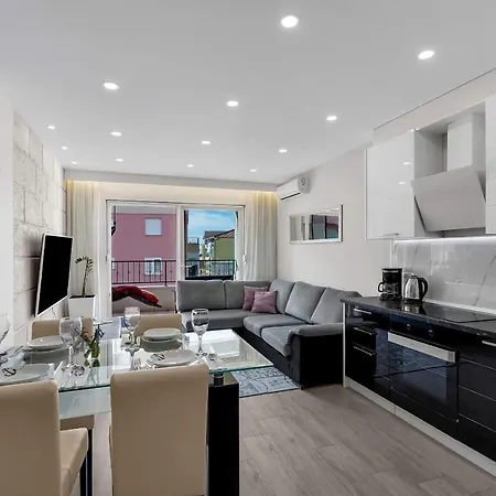 Cliffside Breeze * Makarska