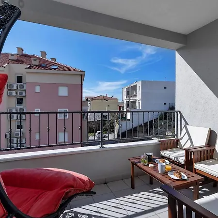 Cliffside Breeze Apartman *