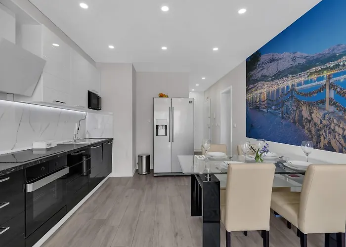 Cliffside Breeze Apartment